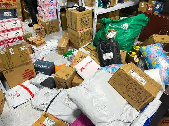 “大面積停擺”消息不實 郵政快遞業春節“不打烊