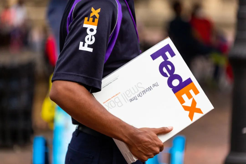 突破時限,發快件輕松無憂:FedEx運費查詢,快件追蹤和預約取件指南
